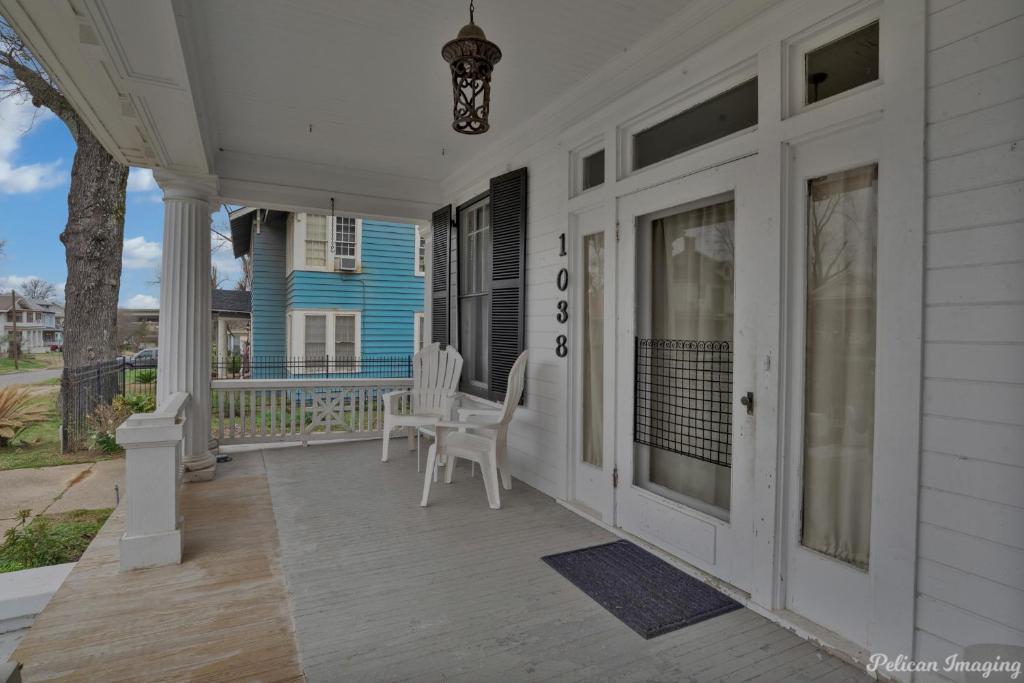 Renovated, Spacious, Historic. photo 3