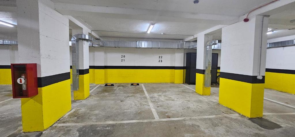 Kraljevački Lux parking GARAŽA photo 3
