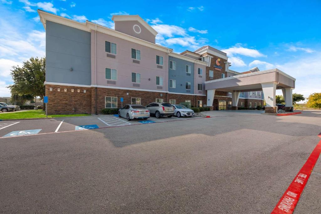 Comfort Suites Bastrop image
