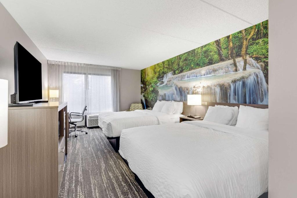 Clarion Pointe Near Erie Casino image