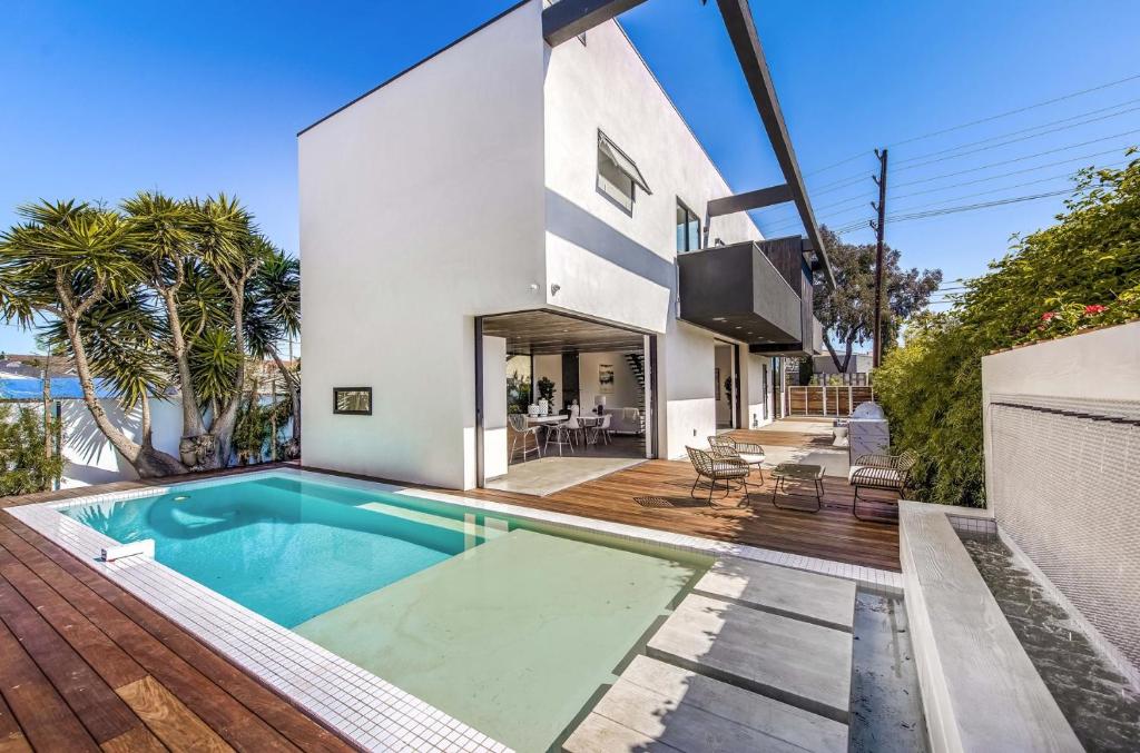 Luxurious Venice Oasis Home image
