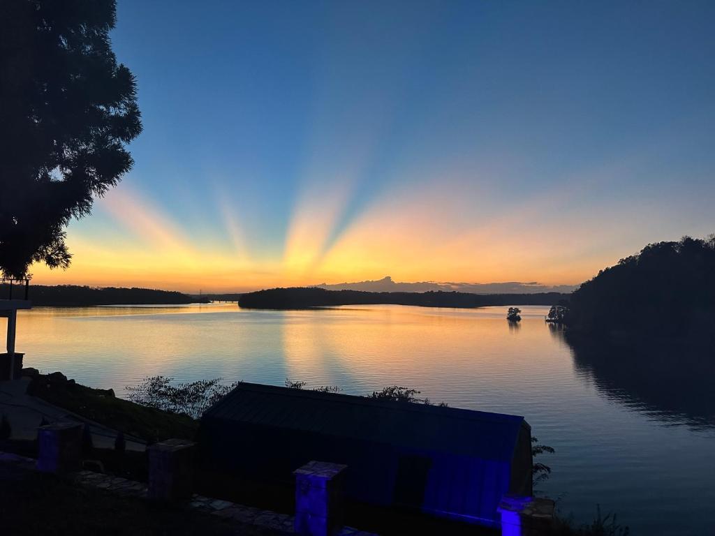 Sunset Point on Lake Keowee photo 1