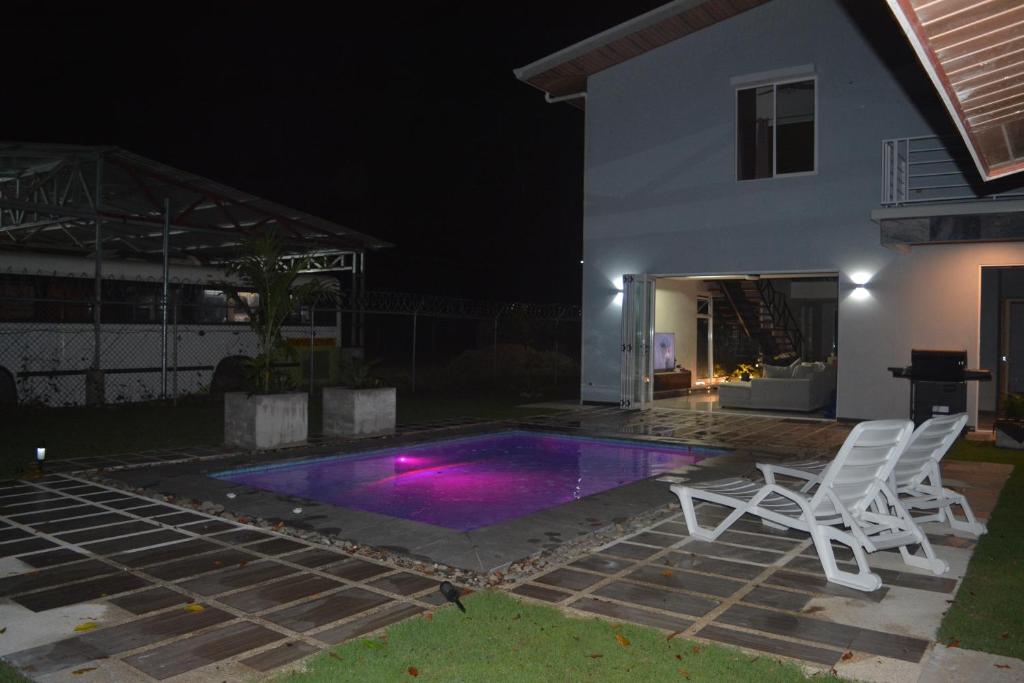 Caribbean Blue House - Modern style 100 WiFi photo 1
