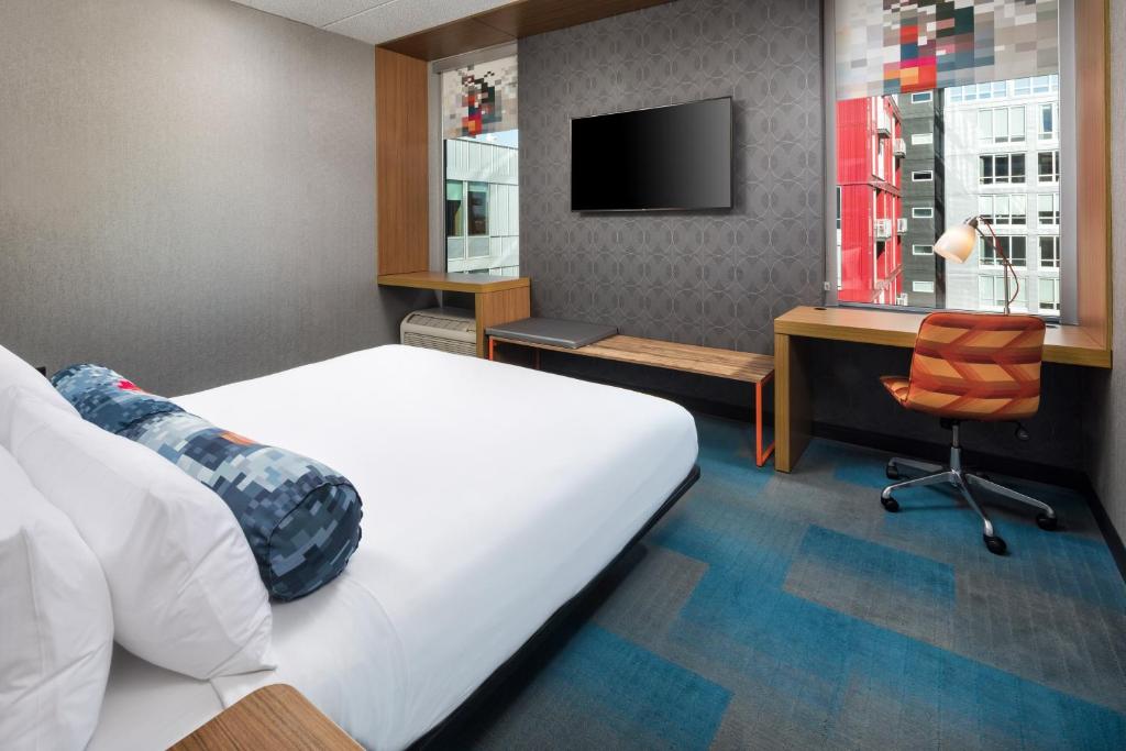 Aloft Minneapolis image