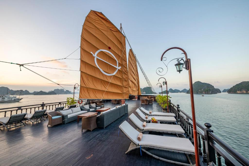 Emperor Cruises Ha Long