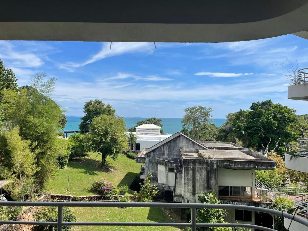 TRIPLET Suite Rayong Seaview Private Beach photo 3