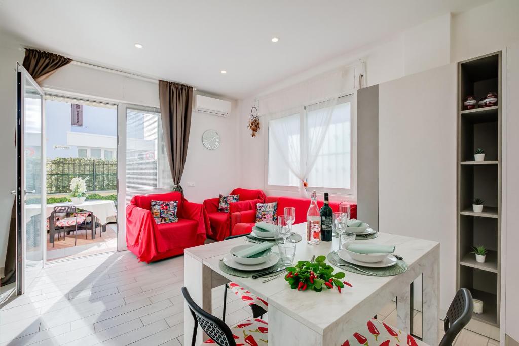 Serafina Beach House - Happy Rentals photo 3