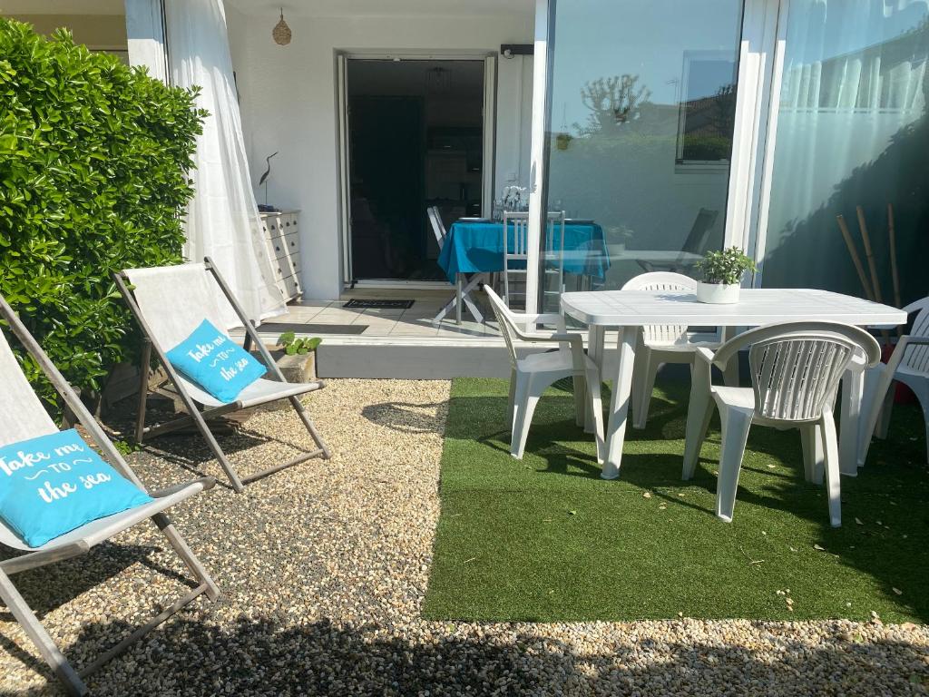 Les Baigneuses Pontaillac T2 jardin piscine