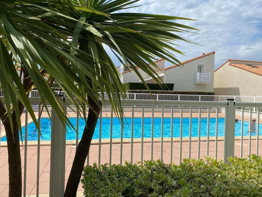 Les Baigneuses Pontaillac T2 jardin piscine photo 3