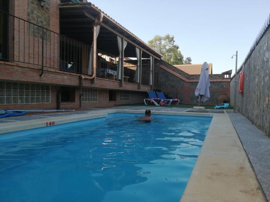 4 bedrooms chalet with private pool terrace and wifi at Pantano de Cijara photo 1