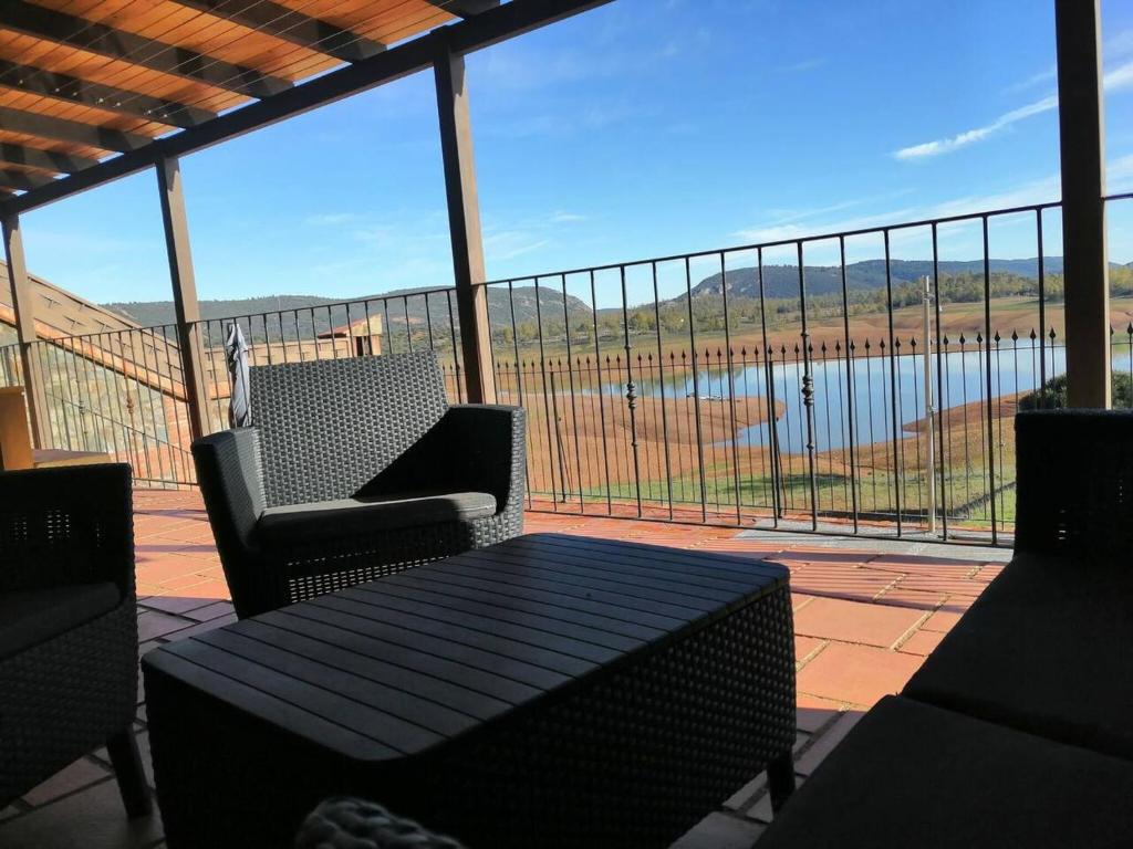 4 bedrooms chalet with private pool terrace and wifi at Pantano de Cijara photo 3