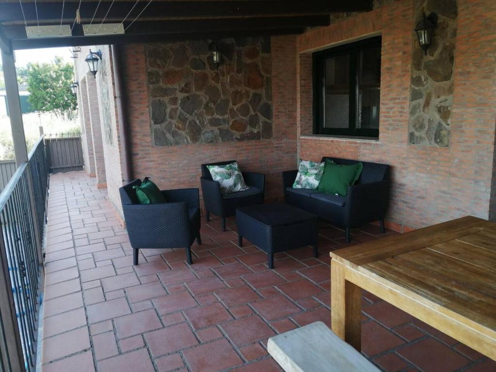 4 bedrooms chalet with private pool terrace and wifi at Pantano de Cijara photo 4