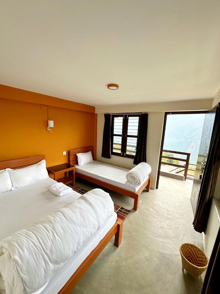 Hill Top Lodge Ghandruk photo 1