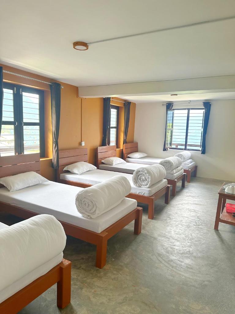 Hill Top Lodge Ghandruk photo 2