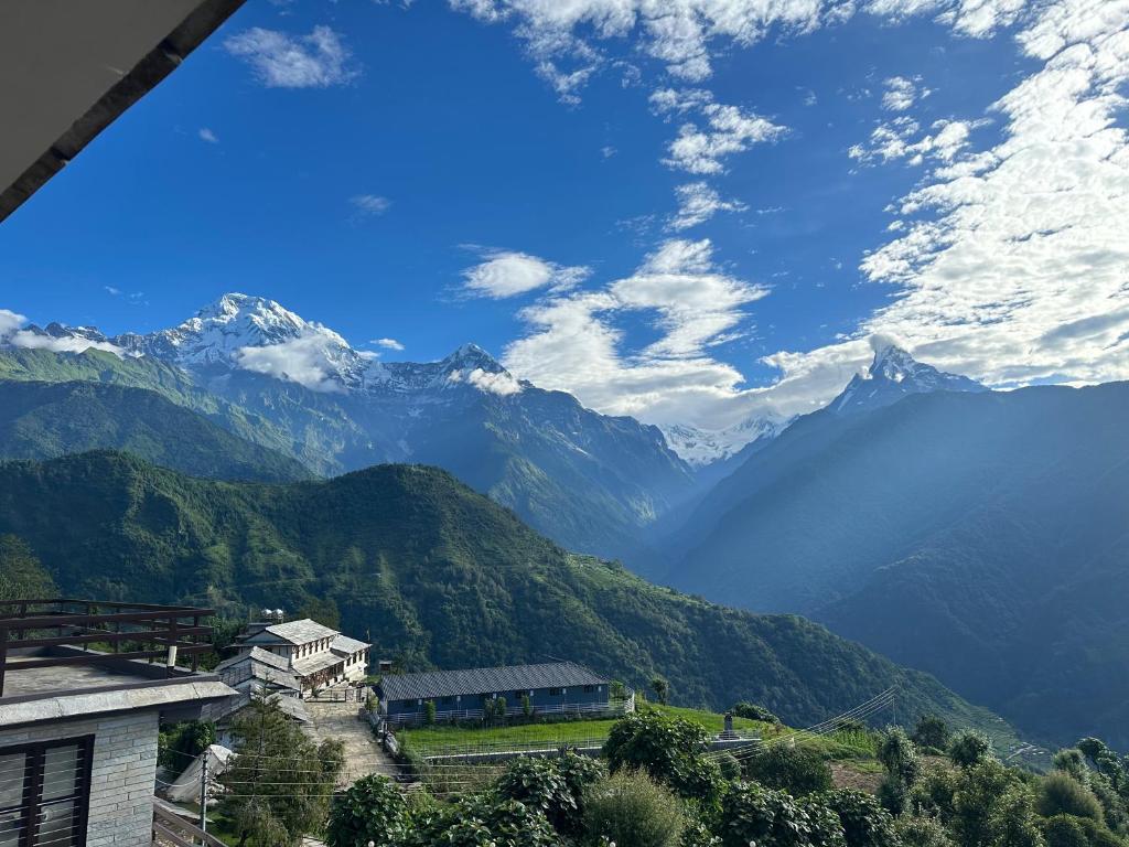 Hill Top Lodge Ghandruk photo 4