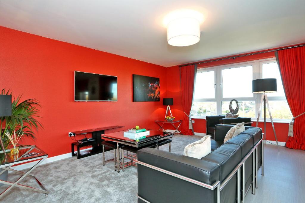 Trendy apartment a short drive from Aberdeen City