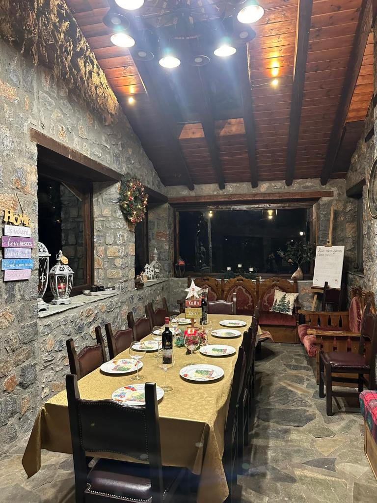 Blessings Chalet στον Παλαιό Άγιο Αθανάσιο με Τζάκι, Barbeque, μεγάλη αυλή και υπέροχη θέα photo 1