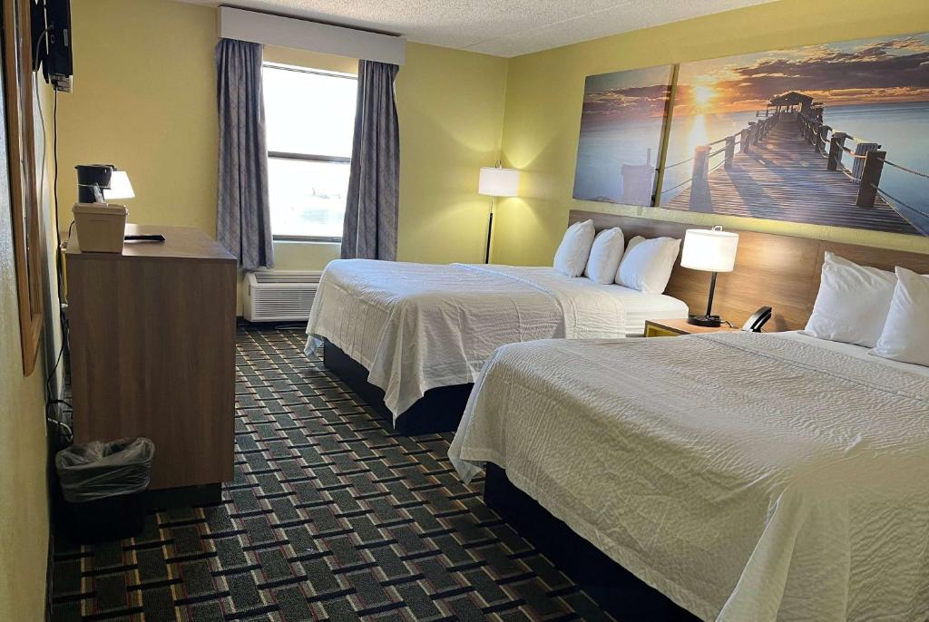Days Inn by Wyndham Park City Kansas image