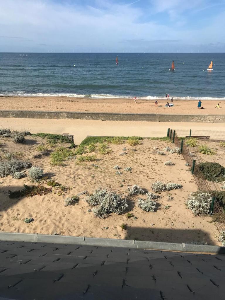 En bord de mer, vue et accès direct à la plage