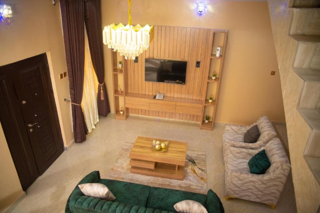 Enny'scourt Service Apartment