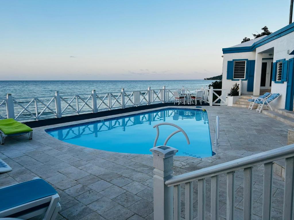 North Star Villa Oceanfront Family-Retreat With Pool photo 1