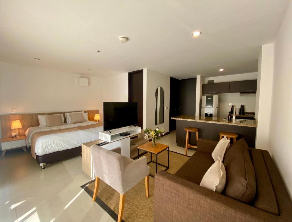 Room in Guest room - Elegant And Sophisticated Suite photo 1