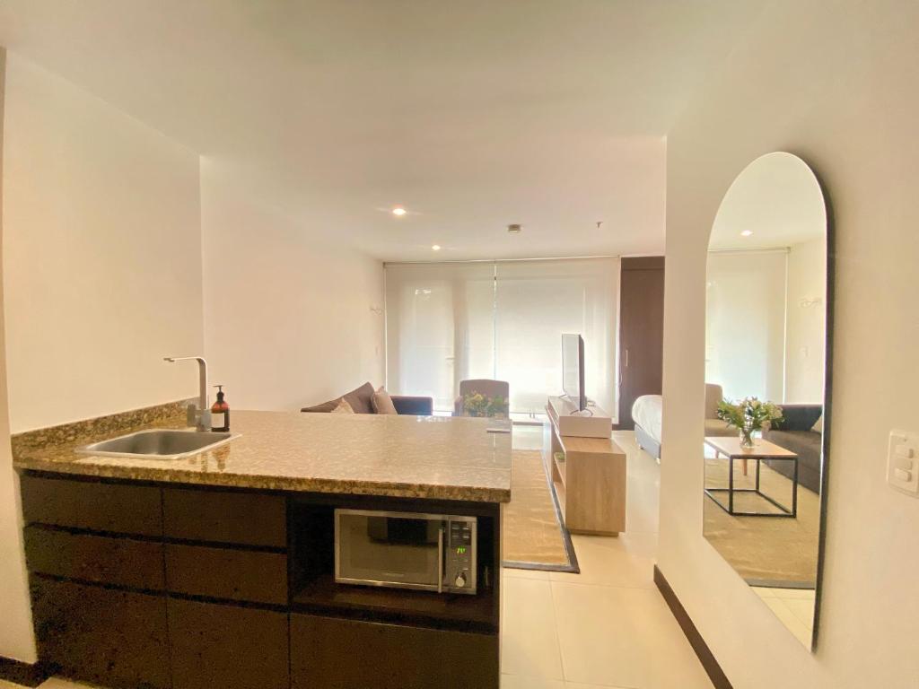 Room in Guest room - Elegant And Sophisticated Suite photo 3