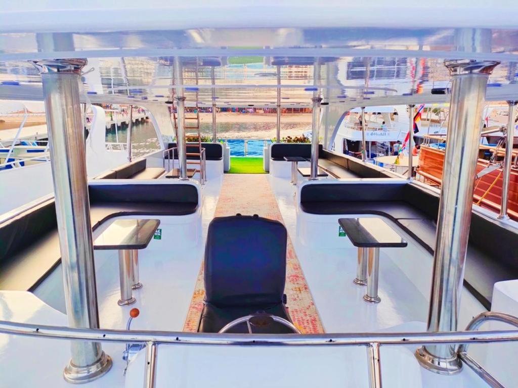 VIP Yacht Daily RENT photo 3