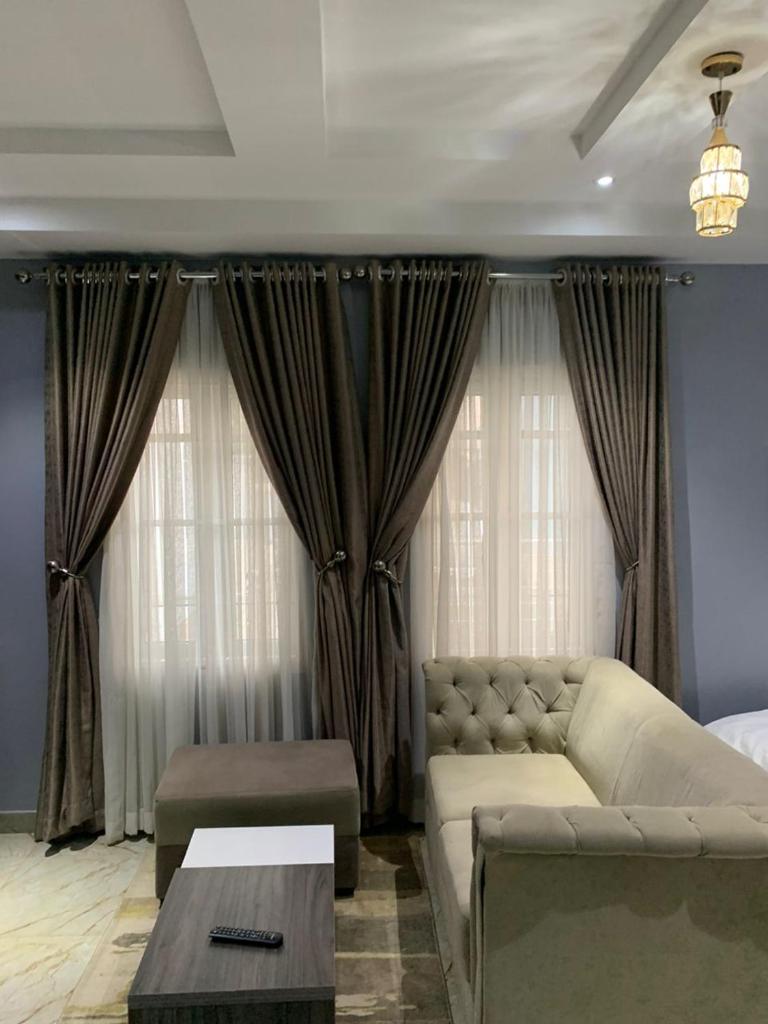 2bedroom comfort shortlet photo 2