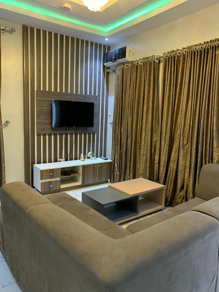2bedroom comfort shortlet photo 1