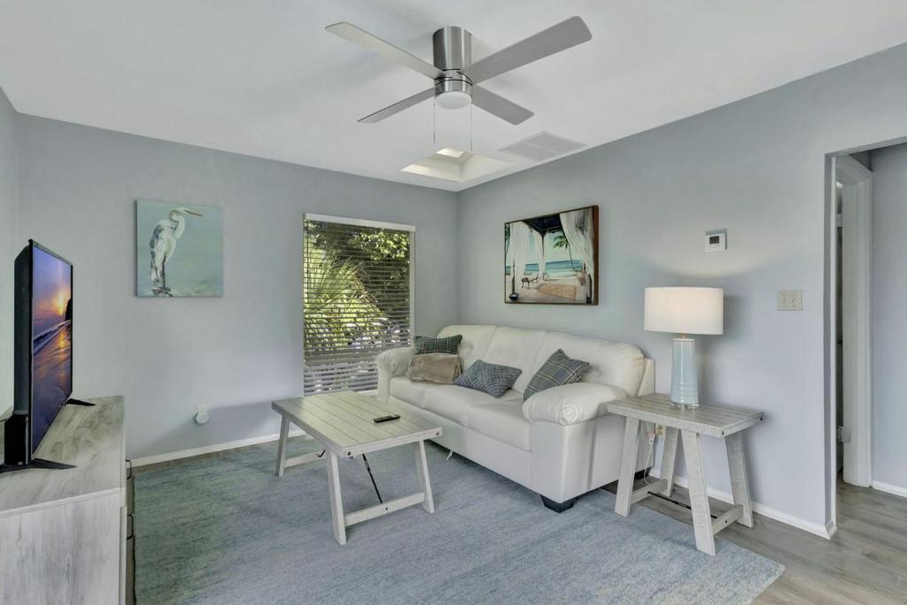 1 BR Carriage Home photo 3