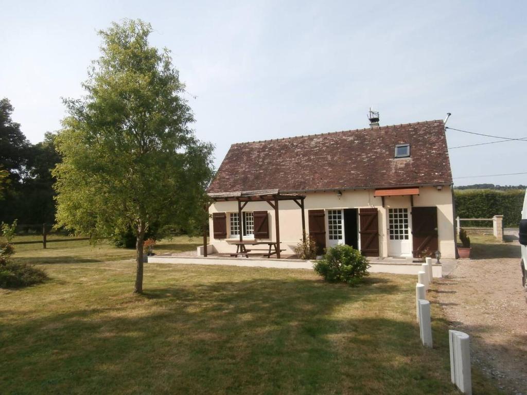 Maison de 2 chambres avec terrasse et wifi a Nonant le Pin
