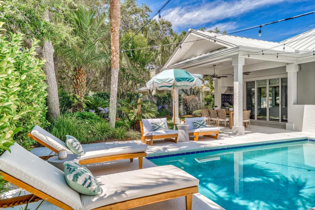 Emerald Coast Oasis by 30A Escapes image