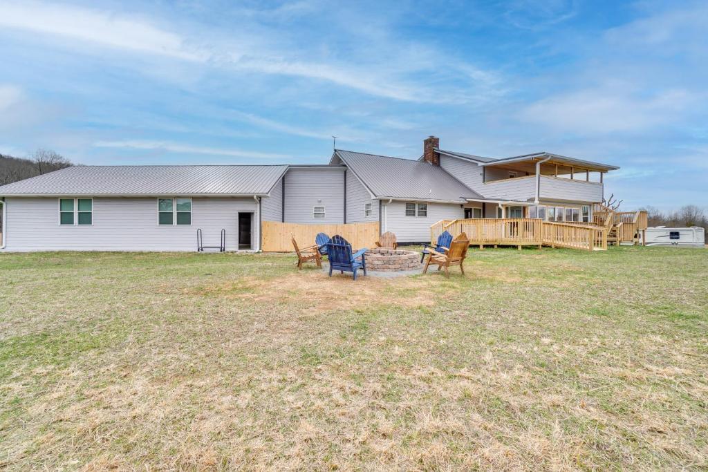 Riverfront Dayton Getaway on 700 Wooded Acres! photo 2