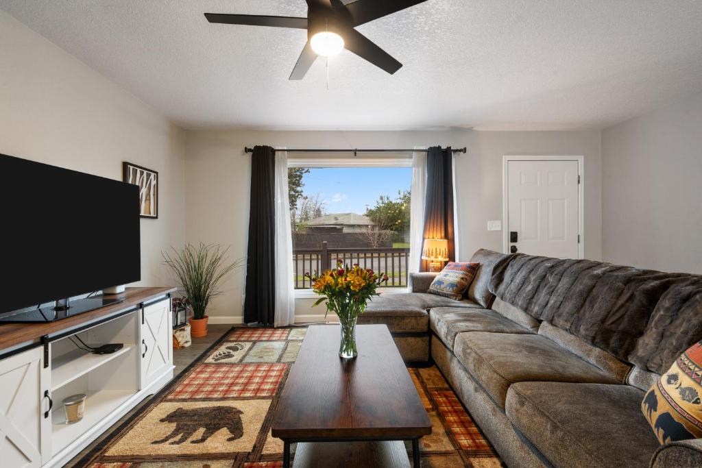 Cozy Retreat, Pet-friendly Haven image