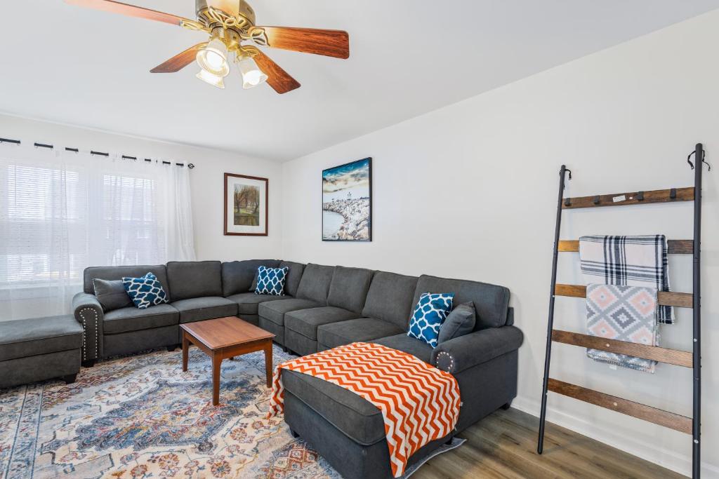 Lukas Apartments image