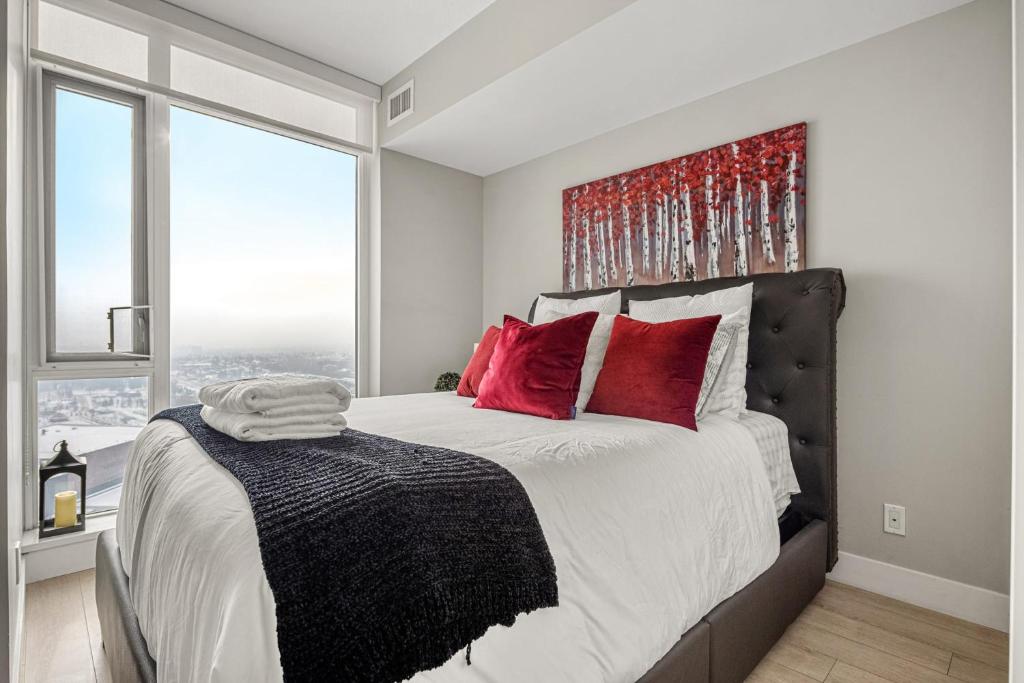 NEW! 34th FL High Rise, PRIME Location, Downtown Near Stampede & Saddledome, FREE Wine & More! photo 1