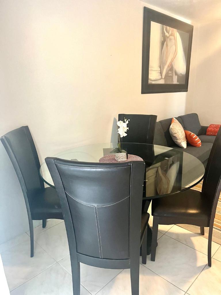 Andeve's quiet, private room with fully equipped shared space !home away from home photo 3