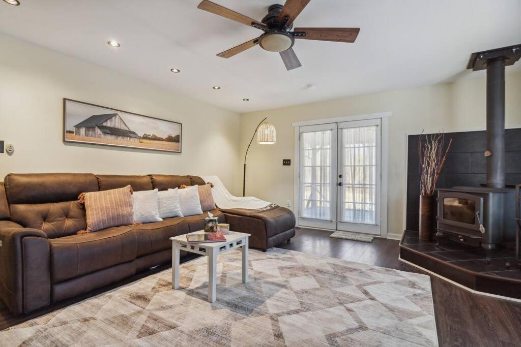 Valley Vista-Mins to SkylineDrive-Hot Tub-King, Queen Beds photo 2