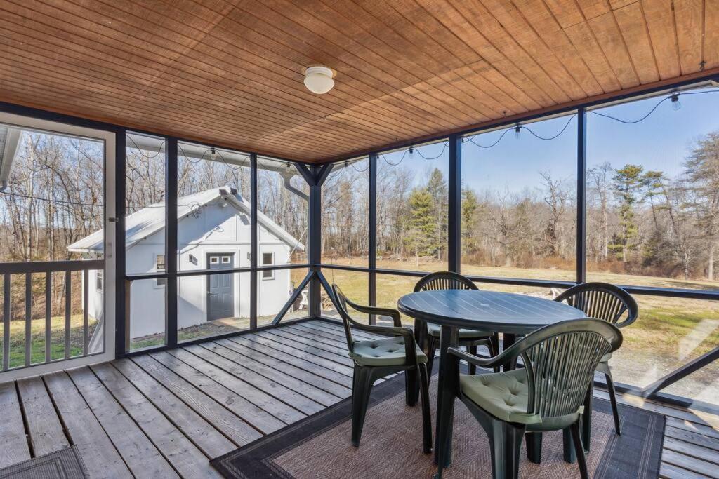Valley Vista-Mins to SkylineDrive-Hot Tub-King, Queen Beds photo 3