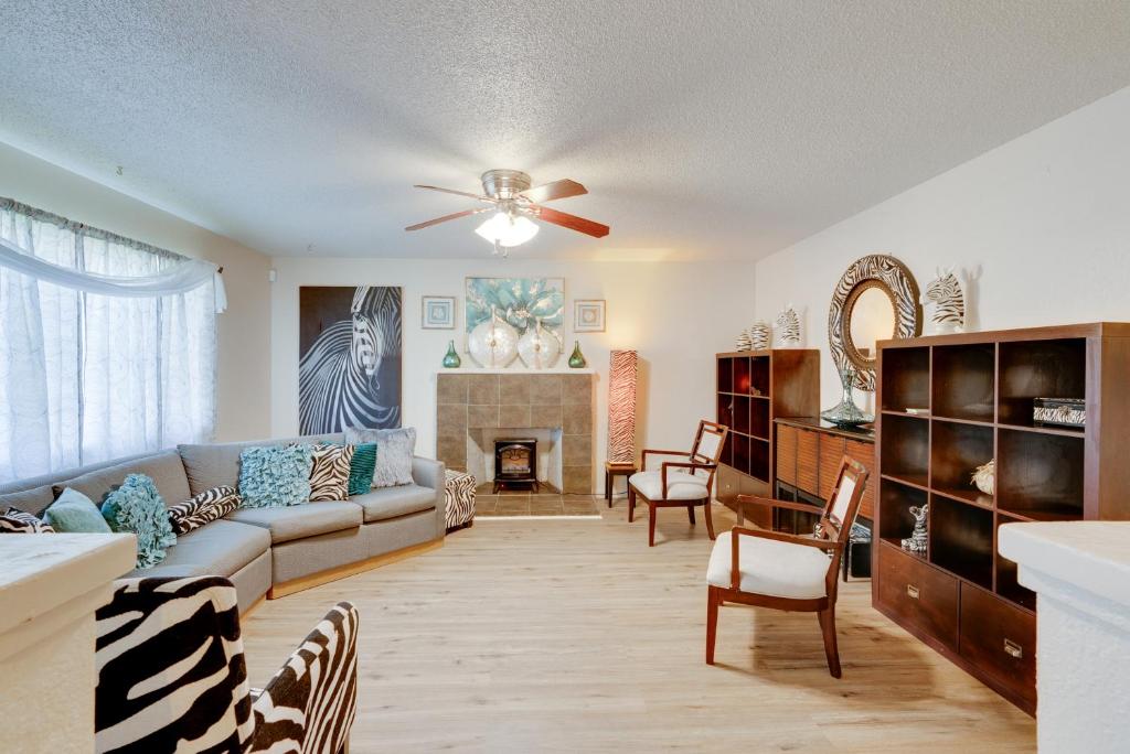 Breezy Fresno Home - Near Airport and Downtown photo 3