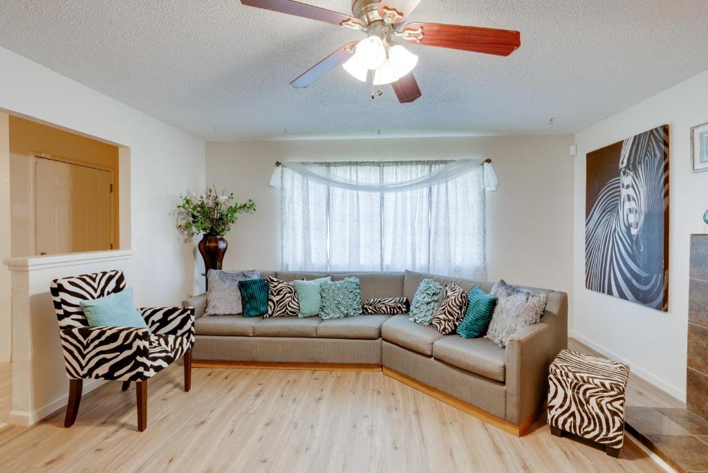 Breezy Fresno Home - Near Airport and Downtown photo 4