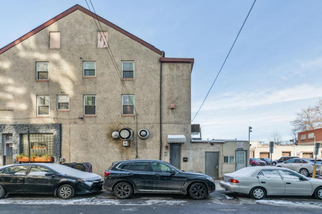 Alina & Fanny - Philadelphia Callowhill image