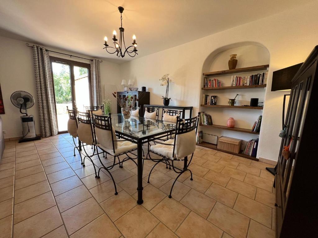 Beautiful villa 5 minutes drive from the Village des Vans photo 2