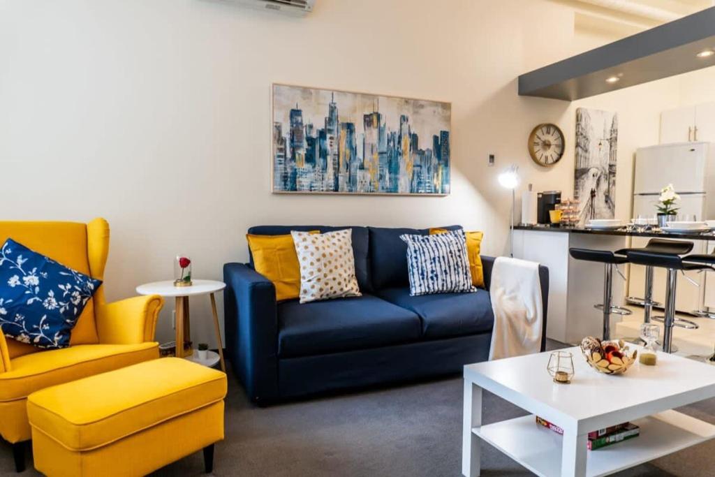 New Listing Cozy Downtown Loft Rooftop Patio BBQ Gym Coffee photo 1