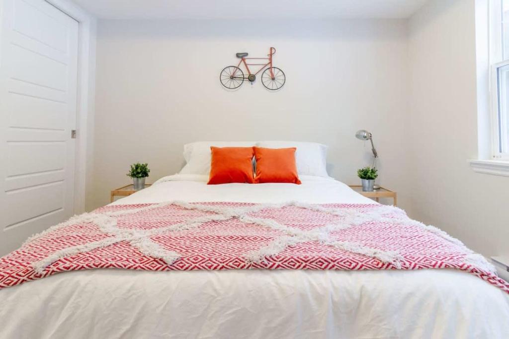 New 2BD Condo, UNB, Hospital, Golf, Patio Coffee photo 2