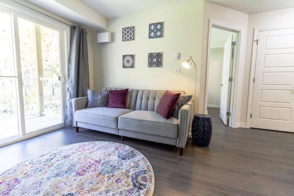 Brand new Gorgeous Condo Near UNB & Hospital Coffee Parking 202 photo 2