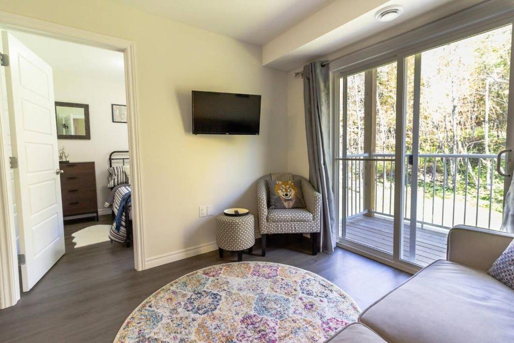 Brand new Gorgeous Condo Near UNB & Hospital Coffee Parking 202 photo 4