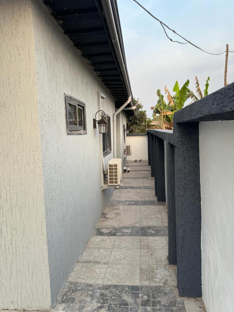 4 bedrooms at LAWIN Cottage photo 3