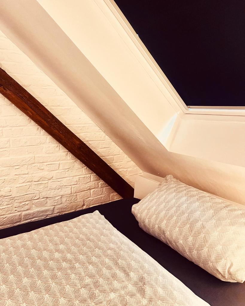 b e d & a g e d e s i g n -small- wunderschönes Zimmer mit Bad photo 3